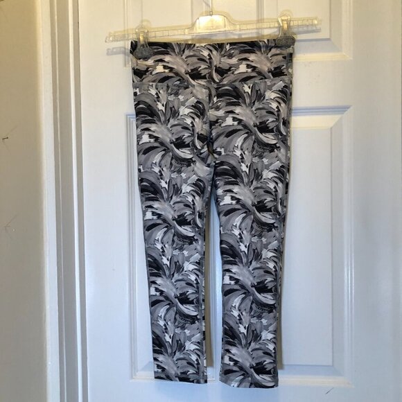 Marika Sport Black and Gray Print Capri Yoga Pants Size S EUC - Picture 2 of 9